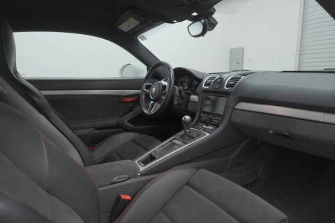 2016 Porsche Cayman GT4