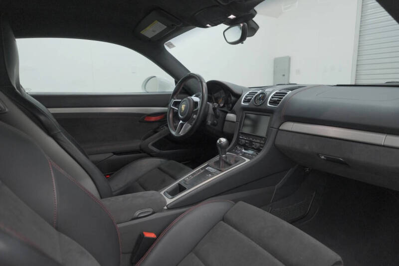 2016 Porsche Cayman GT4