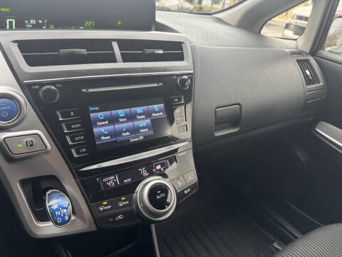 2016 Toyota Prius v Two