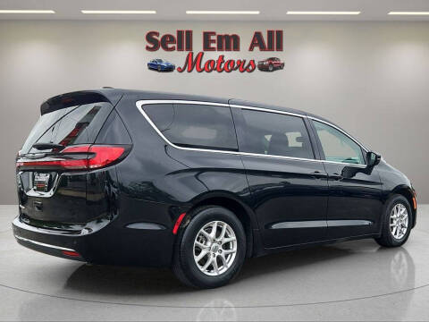 2023 Chrysler Pacifica Touring L
