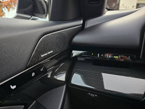 2025 BMW 5 Series 530i