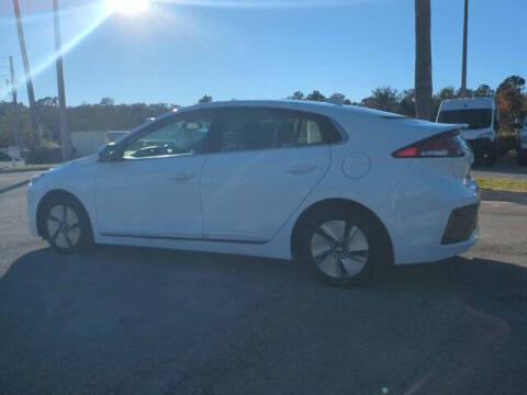 2022 Hyundai Ioniq Hybrid SE