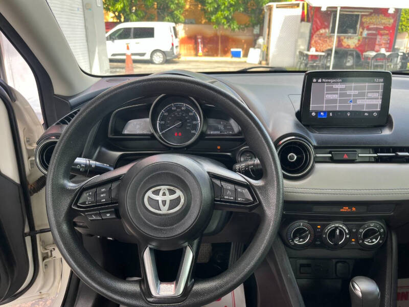 2019 Toyota Yaris LE photo 10