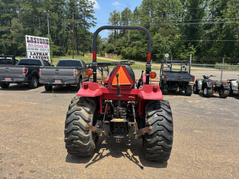 2016 Mahindra 1526