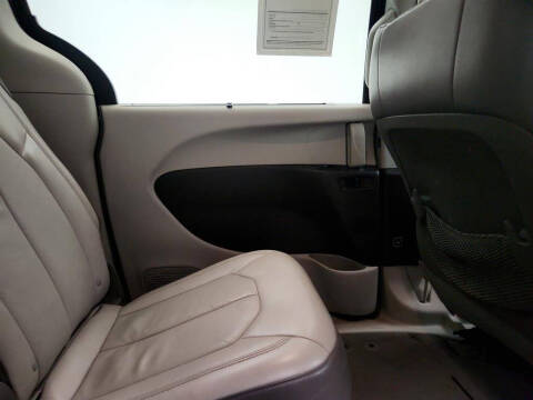 2017 Chrysler Pacifica Touring-L