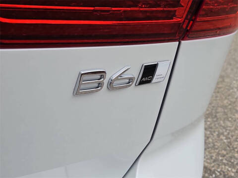 2023 Volvo XC60 B6 Ultimate Dark Theme