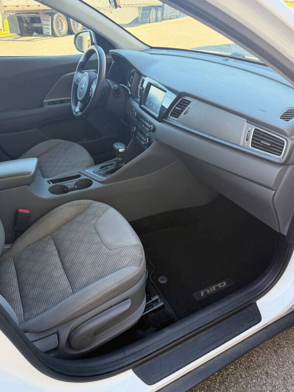 2017 Kia Niro LX