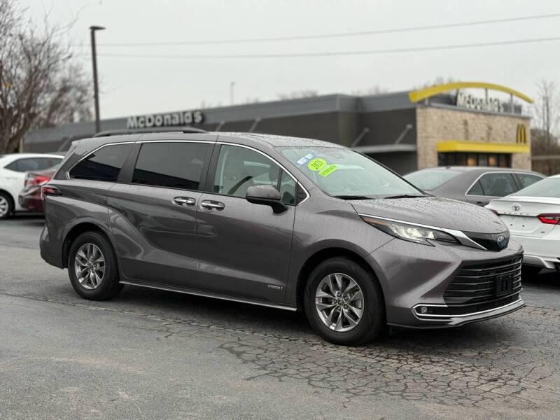 2021 Toyota Sienna XLE 8-Passenger