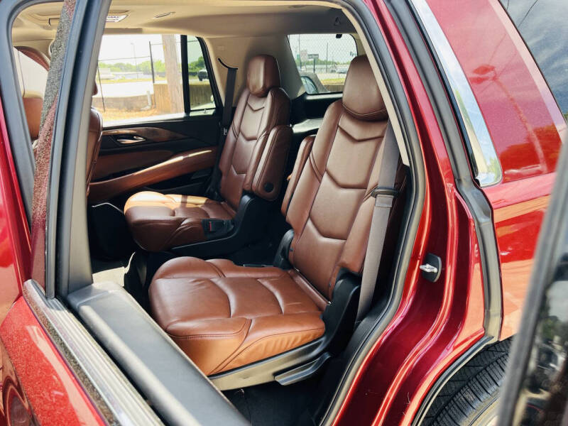 2017 Cadillac Escalade Luxury