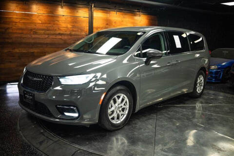 2023 Chrysler Pacifica Touring L