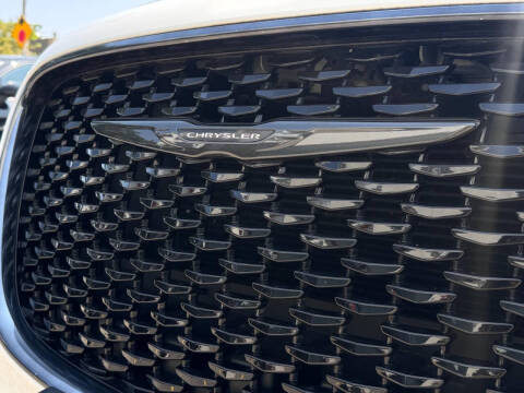 2022 Chrysler 300 Touring L