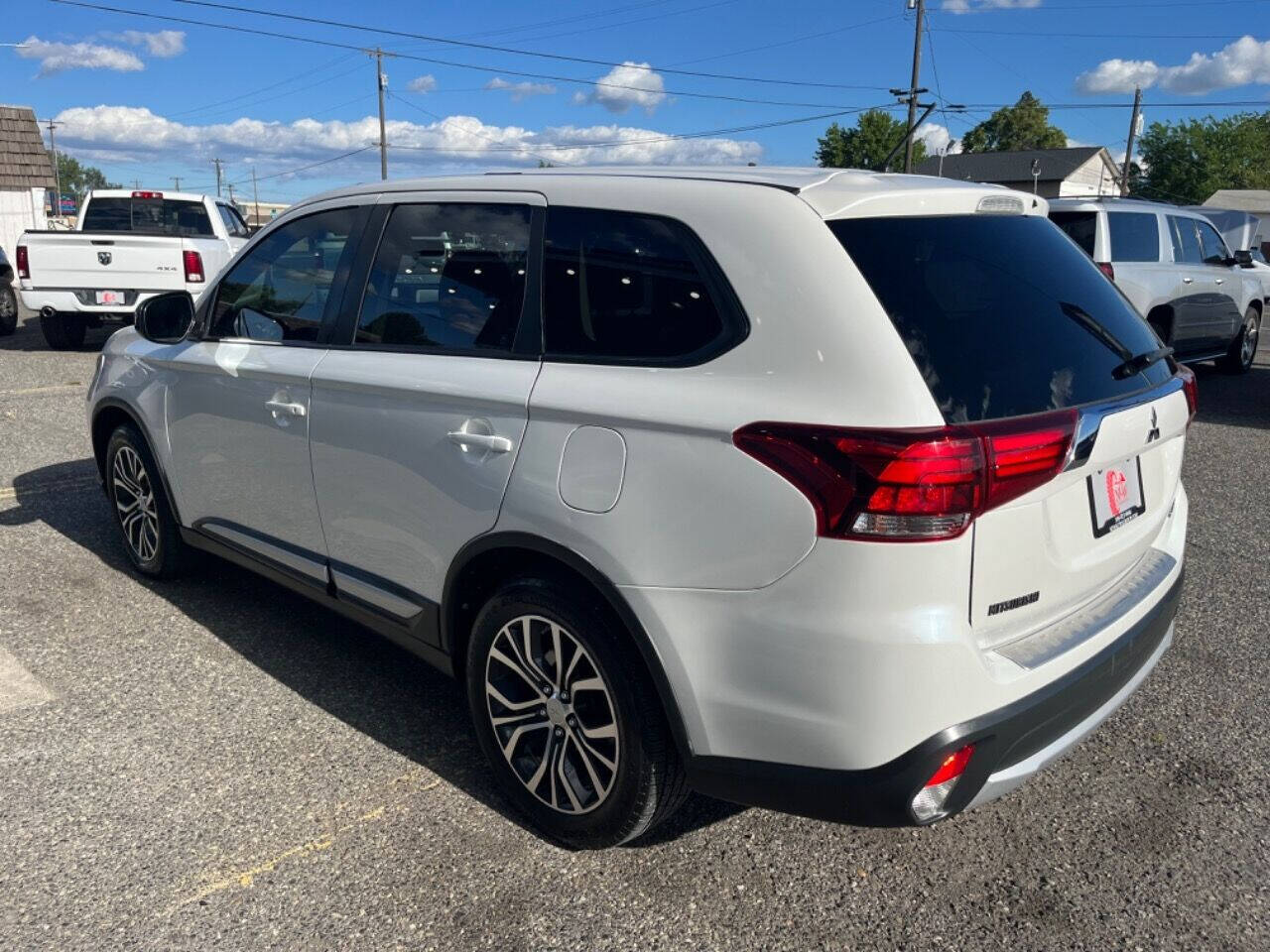 2016 Mitsubishi Outlander for sale at NCW AUTO GROUP in Kennewick, WA