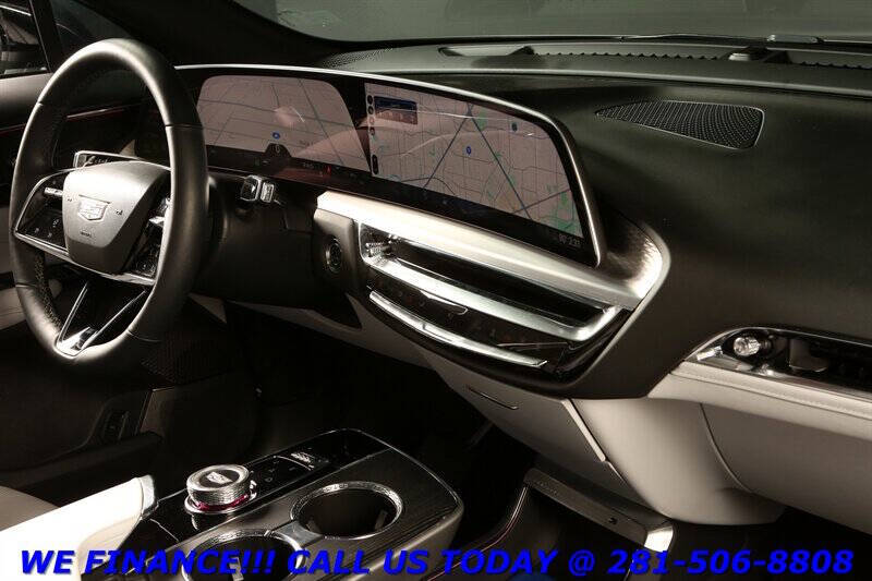 2024 Cadillac LYRIQ Luxury 1