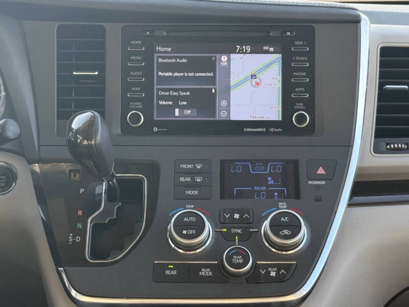 2019 Toyota Sienna XLE 7-Passenger Auto Access Seat
