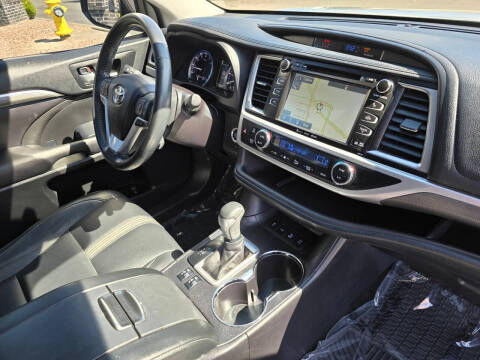 2017 Toyota Highlander SE