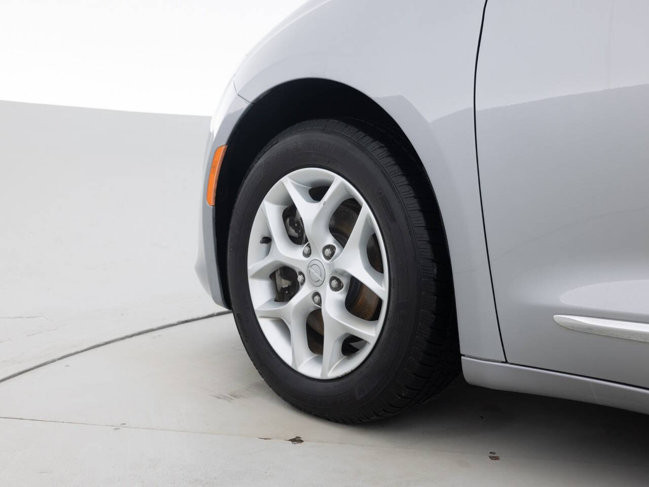 Used Car 2017 Chrysler Pacifica  Touring L Plus 4dr Mini Van For Sale Under $12,000 In Coal City, Illinois