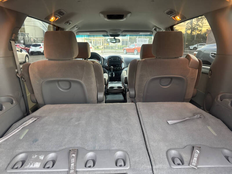 2004 Toyota Sienna LE 7 Passenger