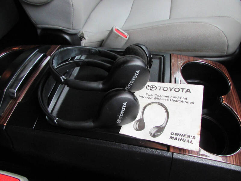2016 Toyota Sienna Limited Premium 7-Passenger