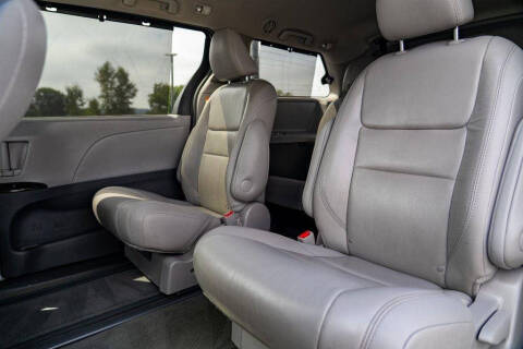 2017 Toyota Sienna XLE Premium 7-Passenger