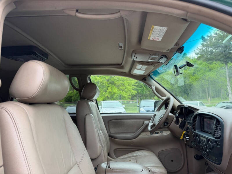 2004 Toyota Sequoia SR5
