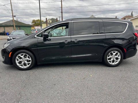 2017 Chrysler Pacifica Touring Plus