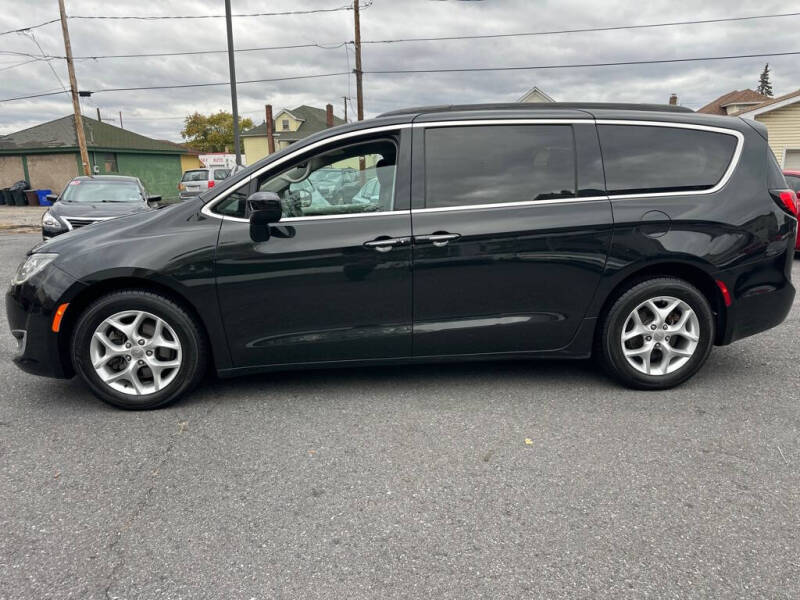 2017 Chrysler Pacifica Touring Plus