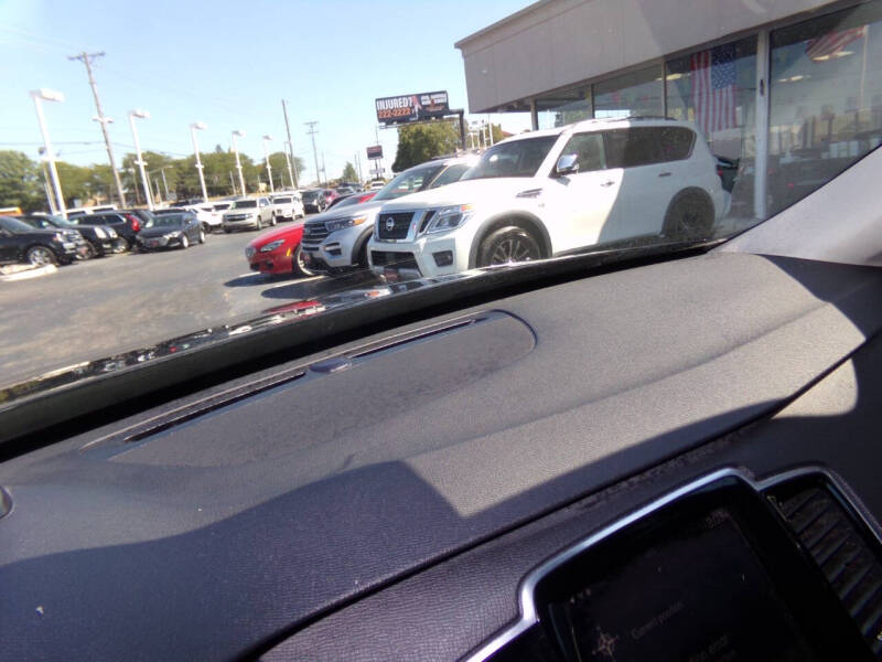 2016 Volvo XC90 T6 Momentum