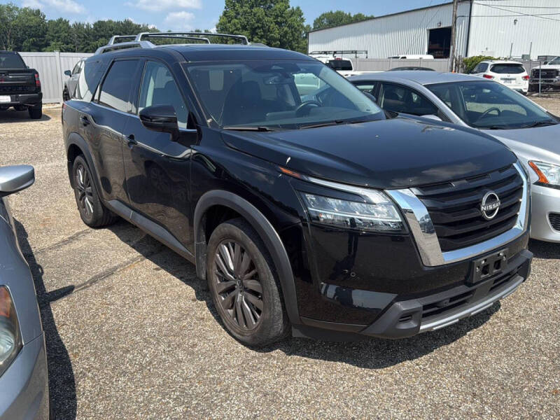 2023 Nissan Pathfinder for sale at Auto Center of Columbus in Columbus OH