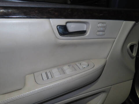 2011 Cadillac DTS Luxury Collection