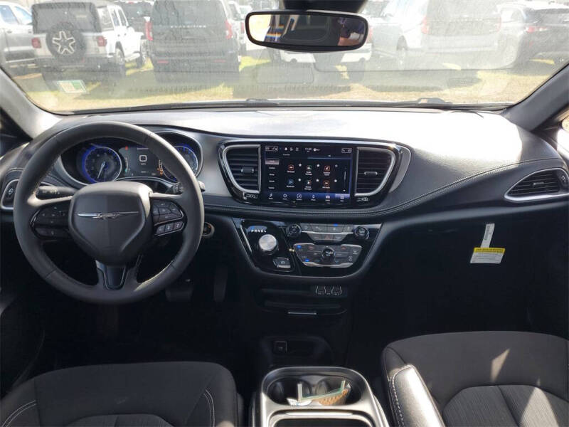 2024 Chrysler Pacifica Touring