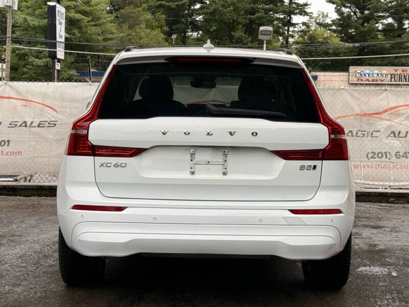 2022 Volvo XC60 B5 Momentum