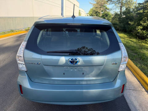 2014 Toyota Prius v Three