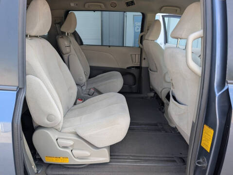 2014 Toyota Sienna LE 8-Passenger