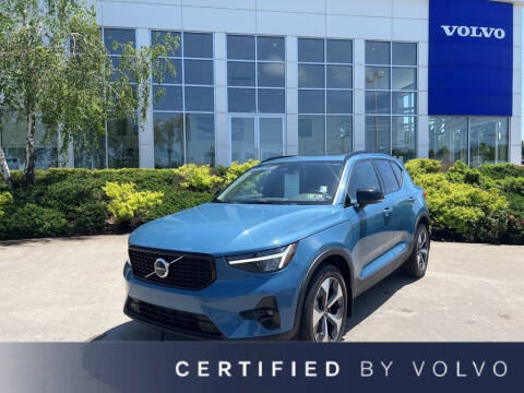2023 Volvo XC40 B5 Plus Dark Theme