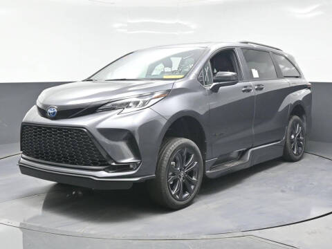 2025 Toyota Sienna XSE 7-Passenger