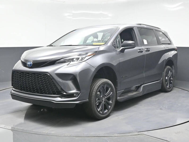 2025 Toyota Sienna XSE 7-Passenger