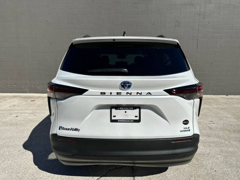 2023 Toyota Sienna XLE 8-Passenger