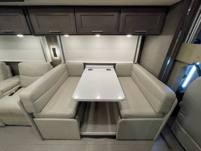 2022 Thor Motor Coach Palazzo