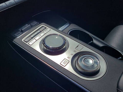 2025 Genesis GV70 2.5T Standard