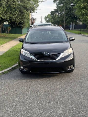 2016 Toyota Sienna LE 8-Passenger