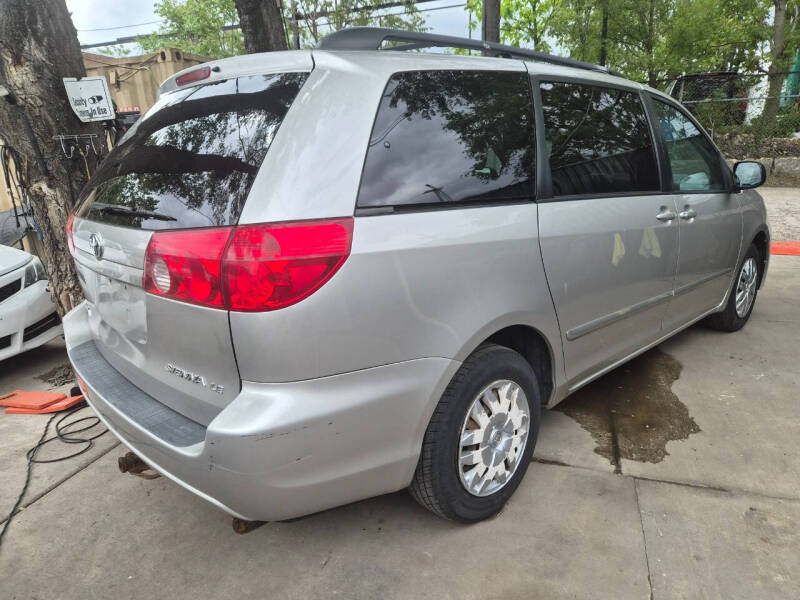 2009 Toyota Sienna LE 7-Passenger