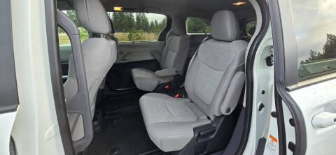 2022 Toyota Sienna LE 8-Passenger