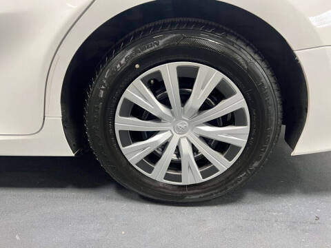 2023 Toyota Camry Hybrid LE