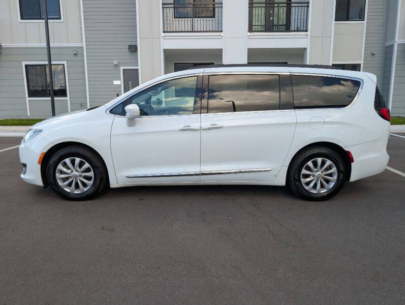 2017 Chrysler Pacifica Touring-L