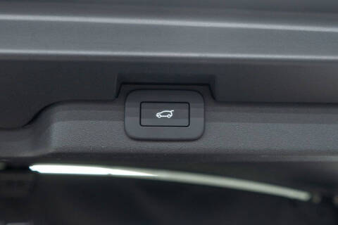 2024 Land Rover Discovery P300 Dynamic SE