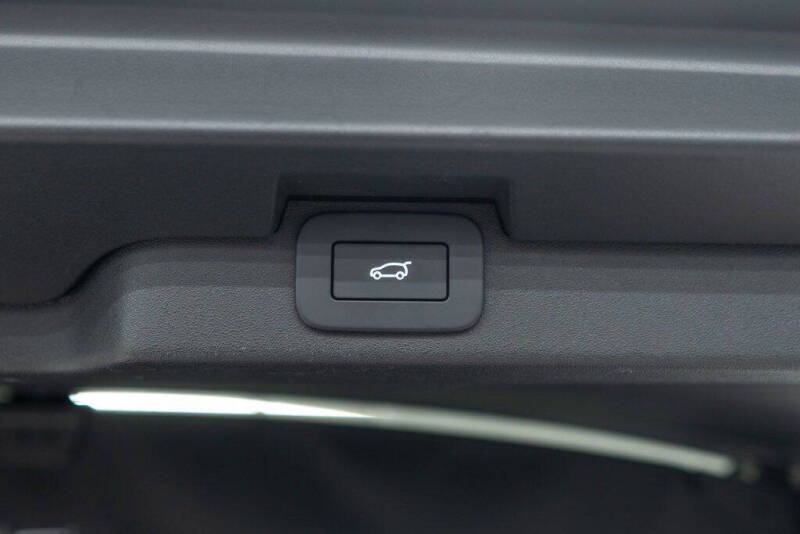 2024 Land Rover Discovery P300 Dynamic SE