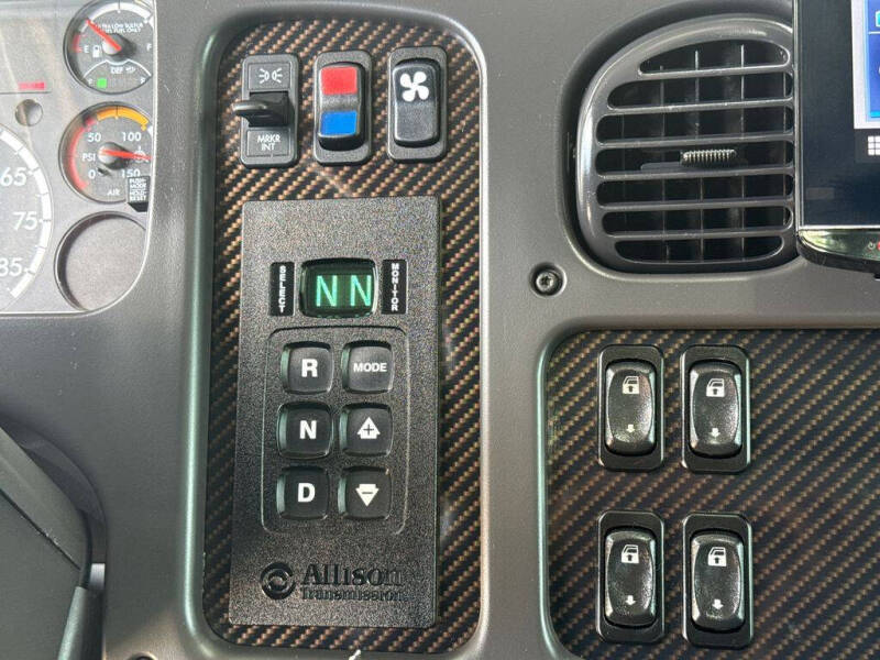 2023 Freightliner M2 106