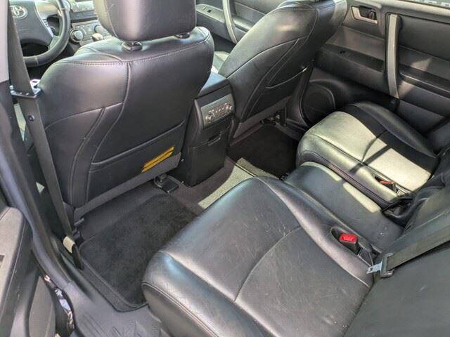 2012 Toyota Highlander SE