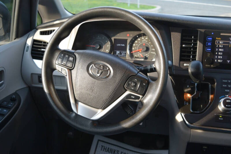 2017 Toyota Sienna LE 8-Passenger