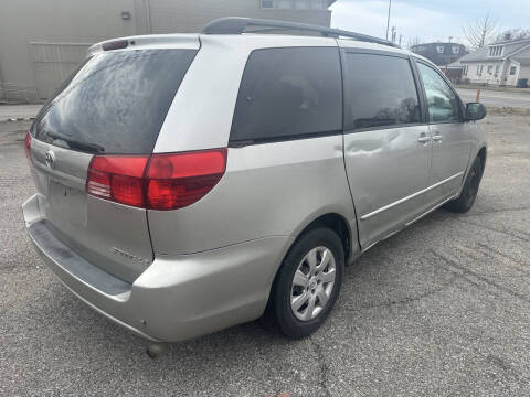 2004 Toyota Sienna LE 7 Passenger